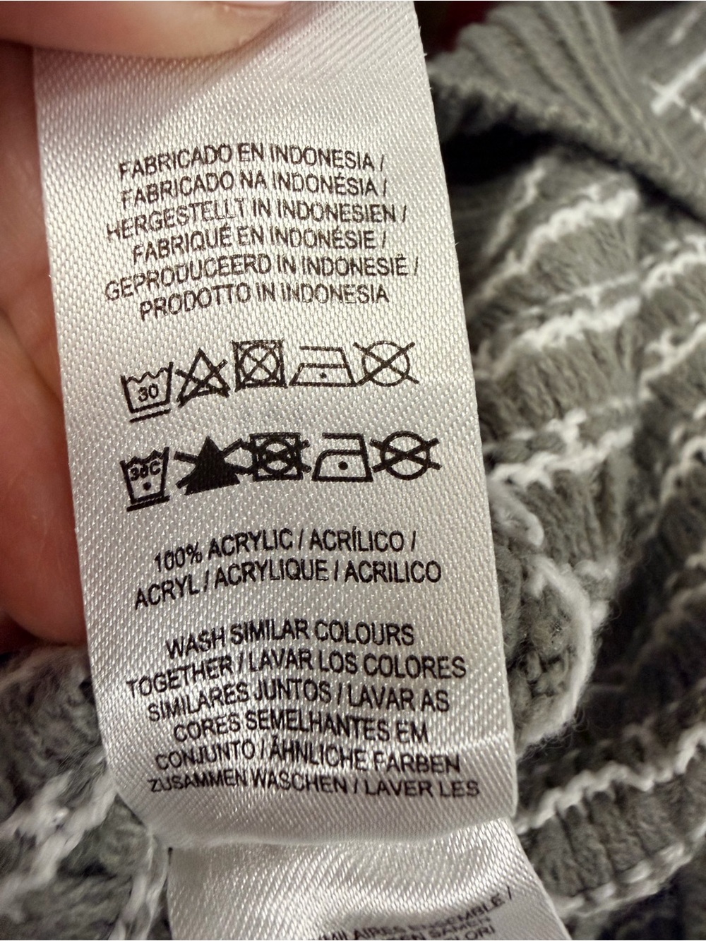Women’s Grid Knit Crewneck Sweater - Gray medium - Picture 9 of 10